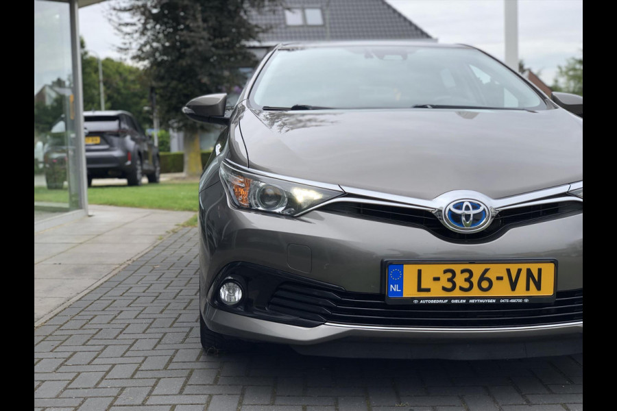 Toyota Auris 1.8 Hybrid Dynamic Plus | Stoelverwarming, Navigatie, Licht + Regensensor, Parkeercamera, Safety Sense