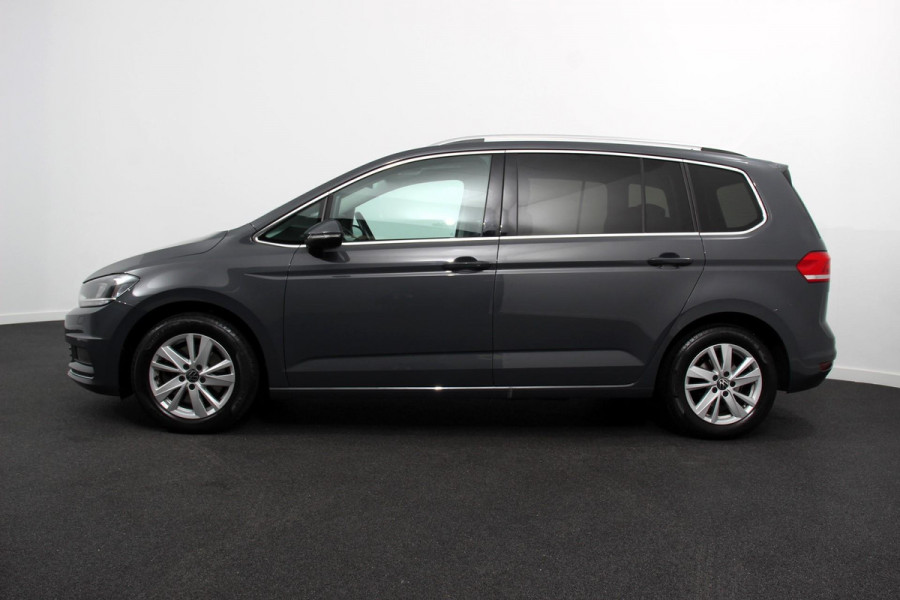 Volkswagen Touran 1.5 TSI DSG Highline 7p | Navigatie | Apple Carplay/Android Auto | Parkeersensoren | Adaptive Cruise Control | Stoel-en stuurverwarming | Elektrische achterklep | Getinte ramen | Climatronic