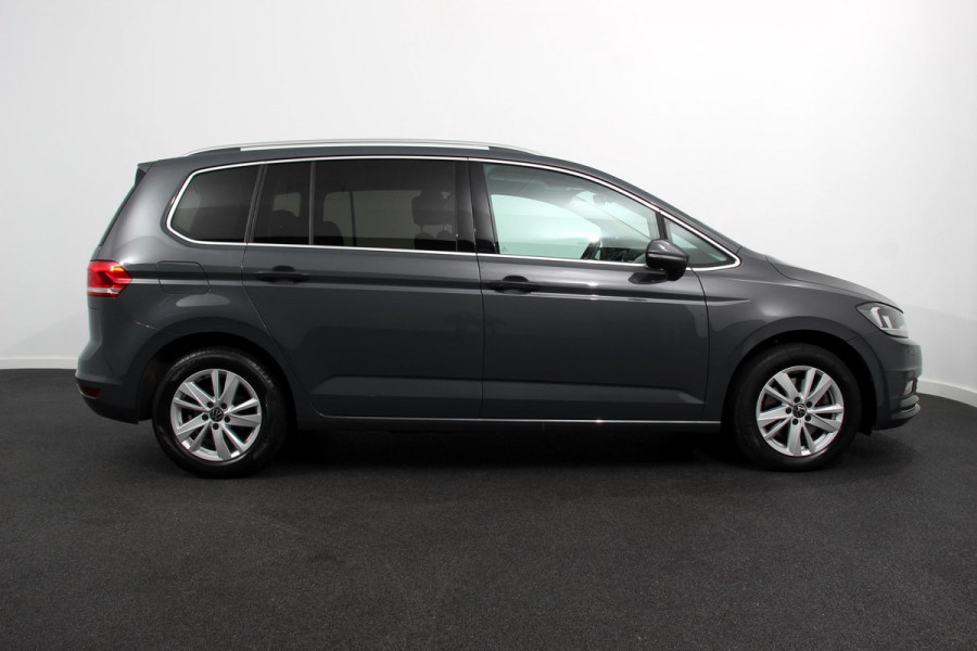 Volkswagen Touran 1.5 TSI DSG Highline 7p | Navigatie | Apple Carplay/Android Auto | Parkeersensoren | Adaptive Cruise Control | Stoel-en stuurverwarming | Elektrische achterklep | Getinte ramen | Climatronic