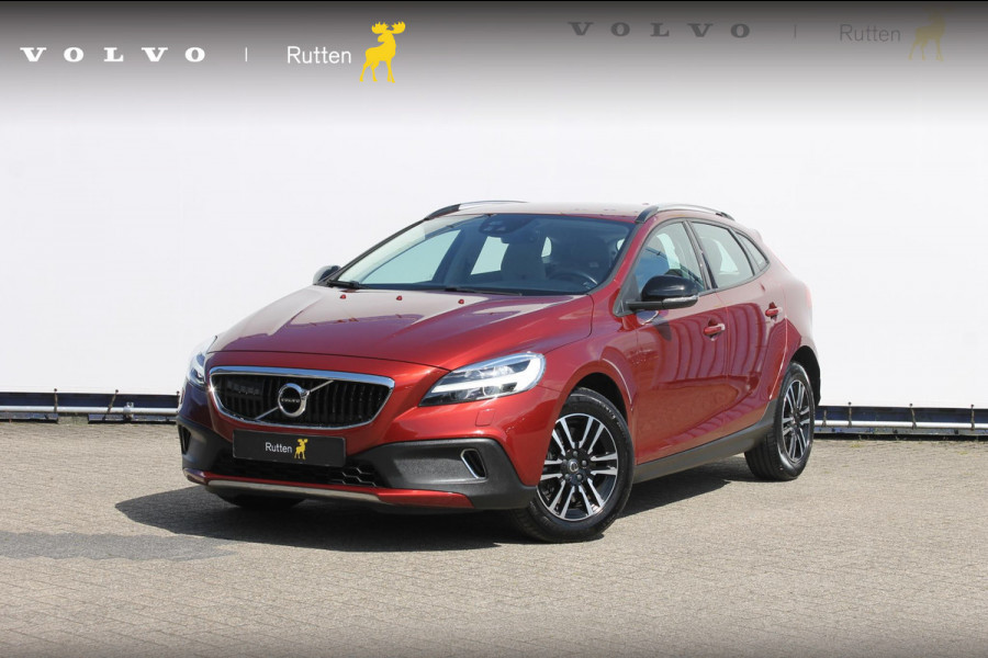 Volvo V40 Cross Country T3 Nordic+ Standkachel / Adaptieve Cruise Control / Trekhaak / Climate Control / Blis / Distance Control / Navigatie / Parkeersensoren achter