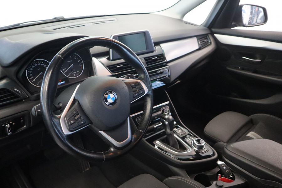 BMW 2 Serie Active Tourer 220i Executive Navigatie Cruise control trekhaak 16 LMV