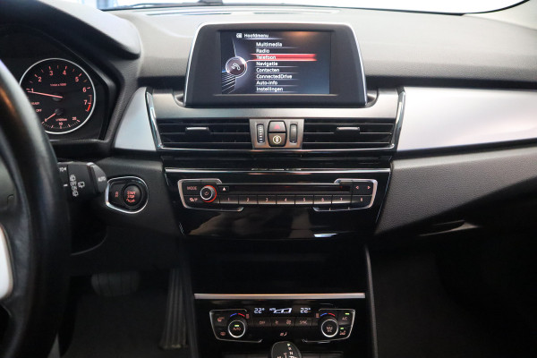 BMW 2 Serie Active Tourer 220i Executive Navigatie Cruise control trekhaak 16 LMV