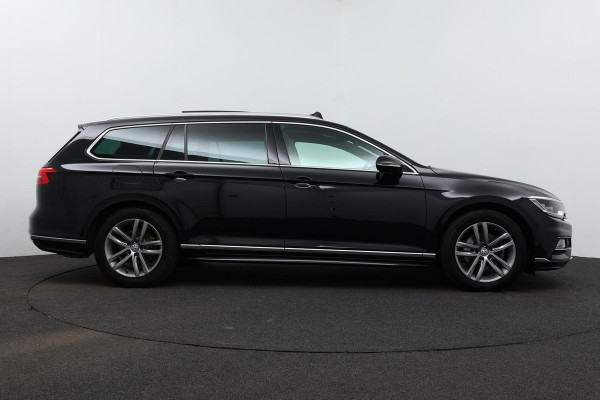 Volkswagen Passat Variant 1.5 TSI Highline R Automaat (PANORAMADAK, STOELVERWARMING, 1e EIGENAAR)