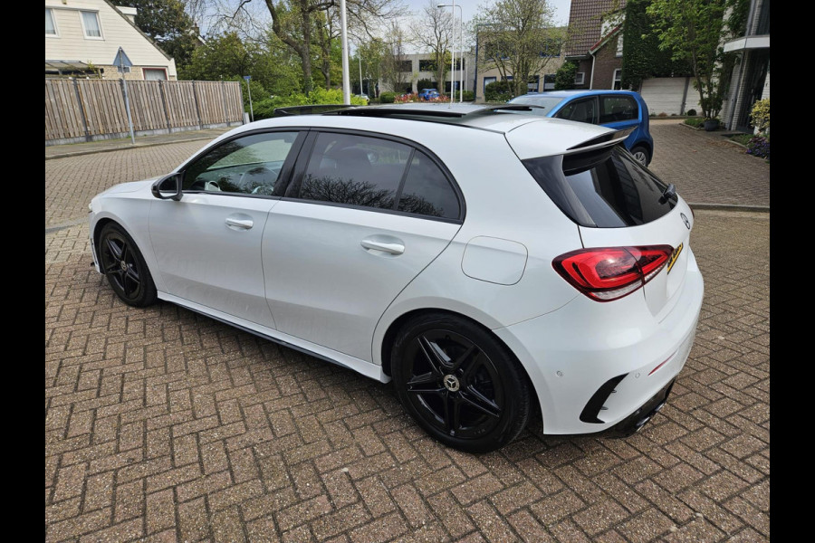 Mercedes-Benz A-Klasse 180 AMG Automaat Pano Camera Dealer onderhouden