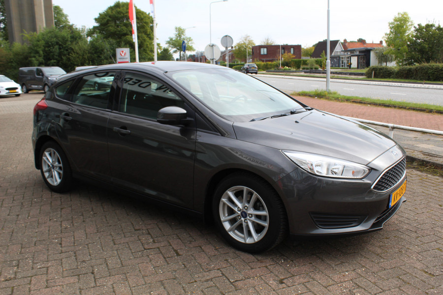 Ford Focus 1.0 Trend , 5 deurs , 100pk Navigatie , Cruise control , Airco , Voorruit verwarming Trekhaak , Bluetooth , LM velgen