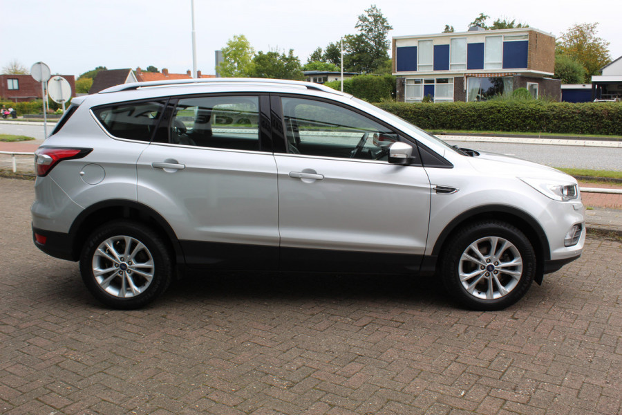 Ford Kuga 1.5 EcoBoost Titanium , 150pk , 2000kg Trekgewicht Climate control , Navigatie , Stoelverwarming , Stuurverwarming Cruise control , Bluetooth , Trekhaak , LED dagrijverlichting