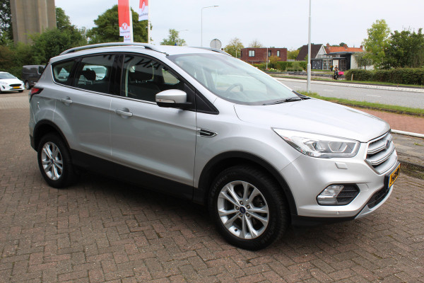 Ford Kuga 1.5 EcoBoost Titanium , 150pk , 2000kg Trekgewicht Climate control , Navigatie , Stoelverwarming , Stuurverwarming Cruise control , Bluetooth , Trekhaak , LED dagrijverlichting