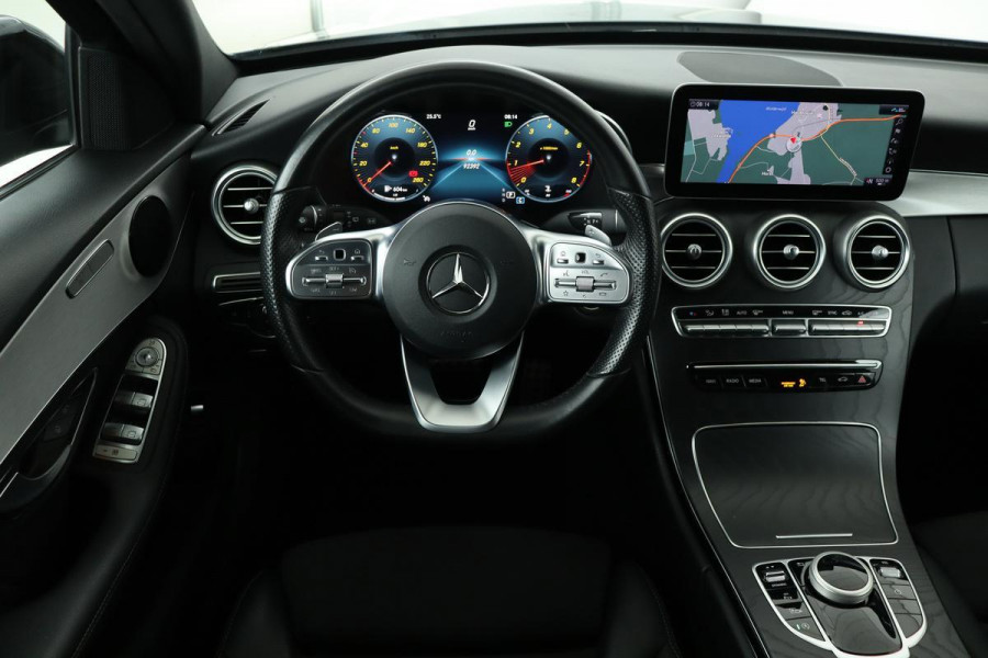 Mercedes-Benz C-Klasse 180 AMG | Panoramadak | 360 Camera | Trekhaak | Stoelverwarming | Navigatie | Full LED | Half leder | Park Assist