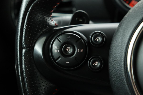 MINI Clubman 2.0 Cooper SD JCW Chili | Head-up | Trekhaak | Adaptive Cruise | Leder | Camera | Stoelverwarming | Adaptive LED