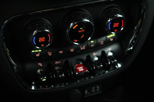 MINI Clubman 2.0 Cooper SD JCW Chili | Head-up | Trekhaak | Adaptive Cruise | Leder | Camera | Stoelverwarming | Adaptive LED