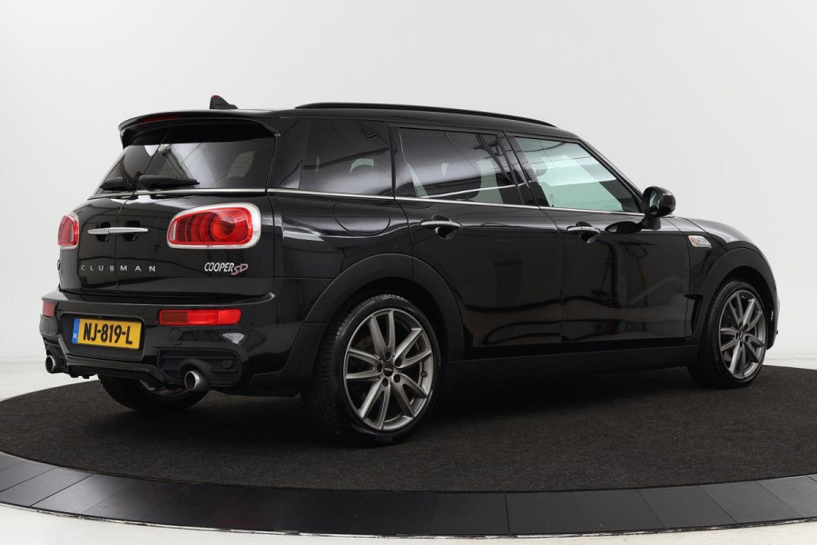 MINI Clubman 2.0 Cooper SD JCW Chili | Head-up | Trekhaak | Adaptive Cruise | Leder | Camera | Stoelverwarming | Adaptive LED