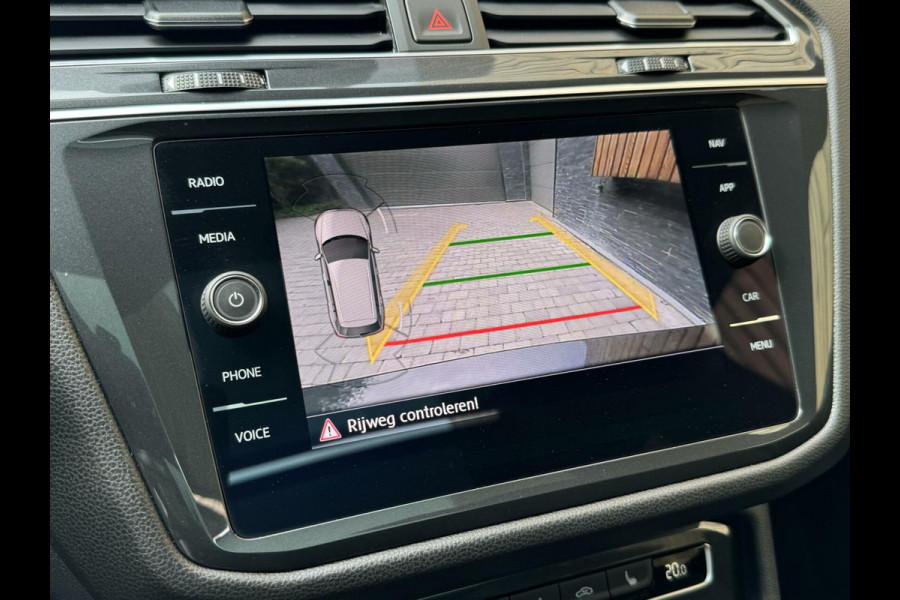 Volkswagen Tiguan Allspace 1.5 TSI R-line DSG | Panoramadak | Apple CarPlay | Navigatiesysteem | 19 inch velgen | Parkeersensoren voor en achter | Achterui