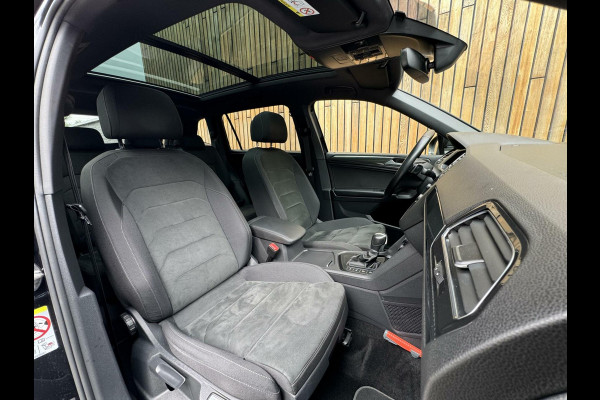 Volkswagen Tiguan Allspace 1.5 TSI R-line DSG | Panoramadak | Apple CarPlay | Navigatiesysteem | 19 inch velgen | Parkeersensoren voor en achter | Achterui