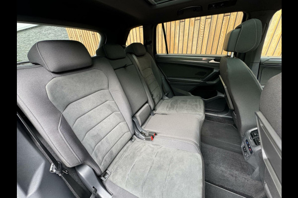 Volkswagen Tiguan Allspace 1.5 TSI R-line DSG | Panoramadak | Apple CarPlay | Navigatiesysteem | 19 inch velgen | Parkeersensoren voor en achter | Achterui