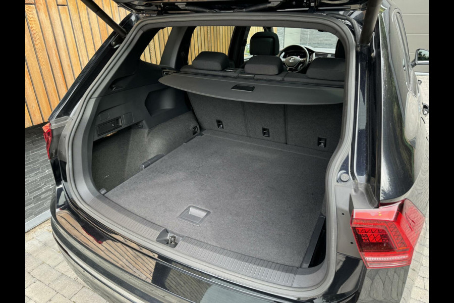 Volkswagen Tiguan Allspace 1.5 TSI R-line DSG | Panoramadak | Apple CarPlay | Navigatiesysteem | 19 inch velgen | Parkeersensoren voor en achter | Achterui