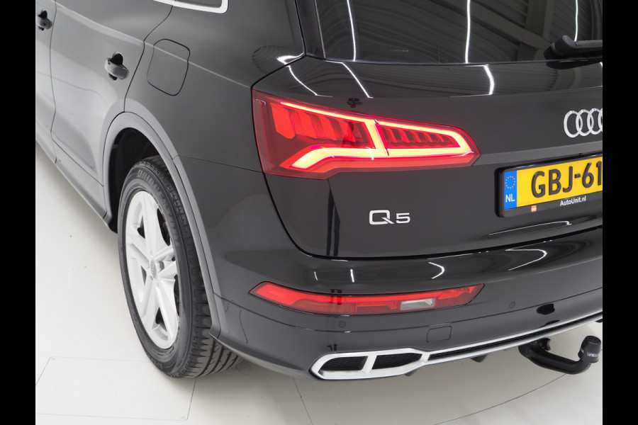 Audi Q5 55 TFSI e quattro Competition | Panoramadak | Adaptive Cruise | Keyless | Camera | Trekhaak