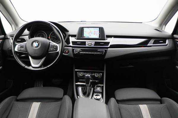 BMW 2 Serie Active Tourer 218i Centennial Executive Automaat Sportline, LED, Climate, Cruise, Sportstoelen, Navigatie, PDC, Trekhaak, 17''