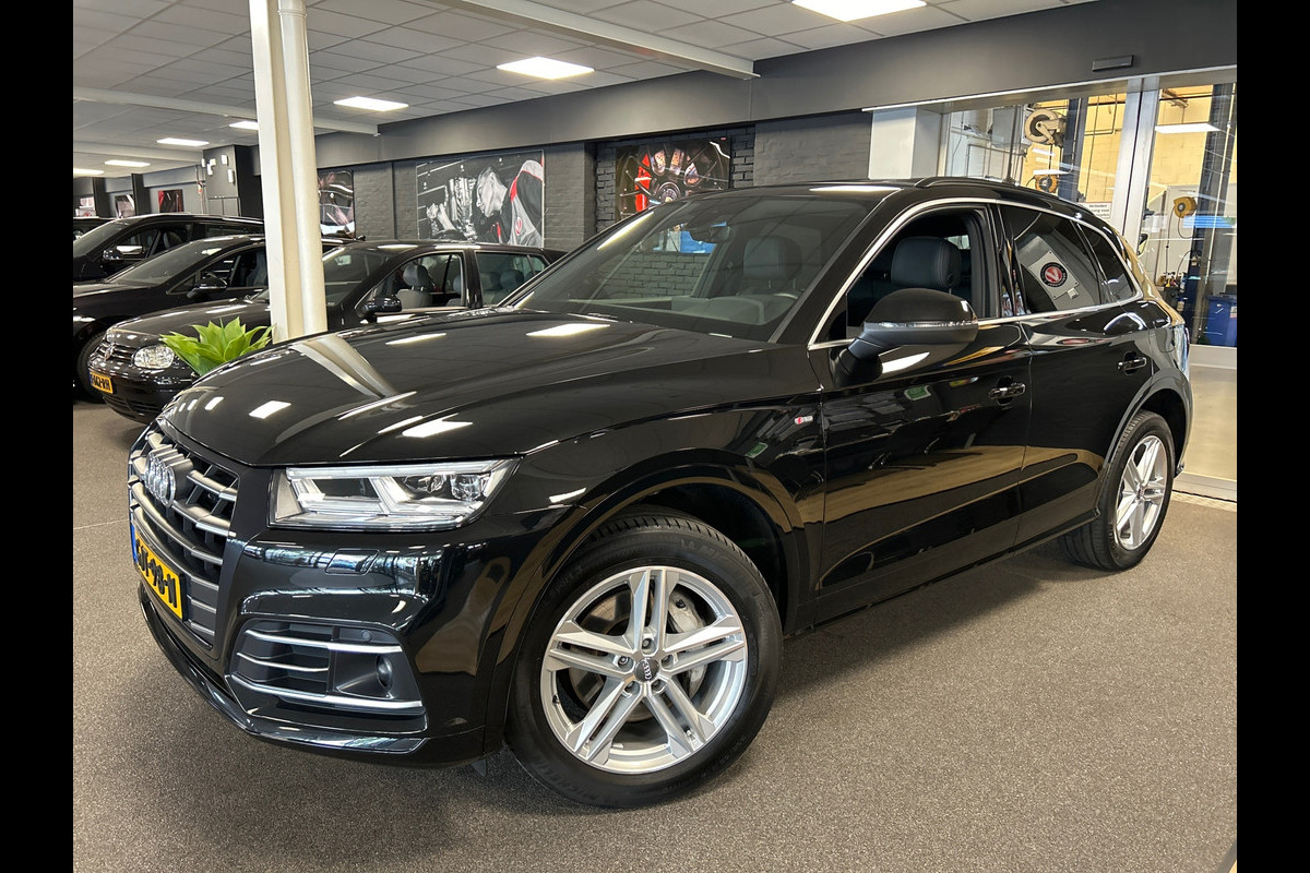 Audi Q5 55 TFSI e quattro S-line / Panorama-dak / leder-alcantara / Led-matrix