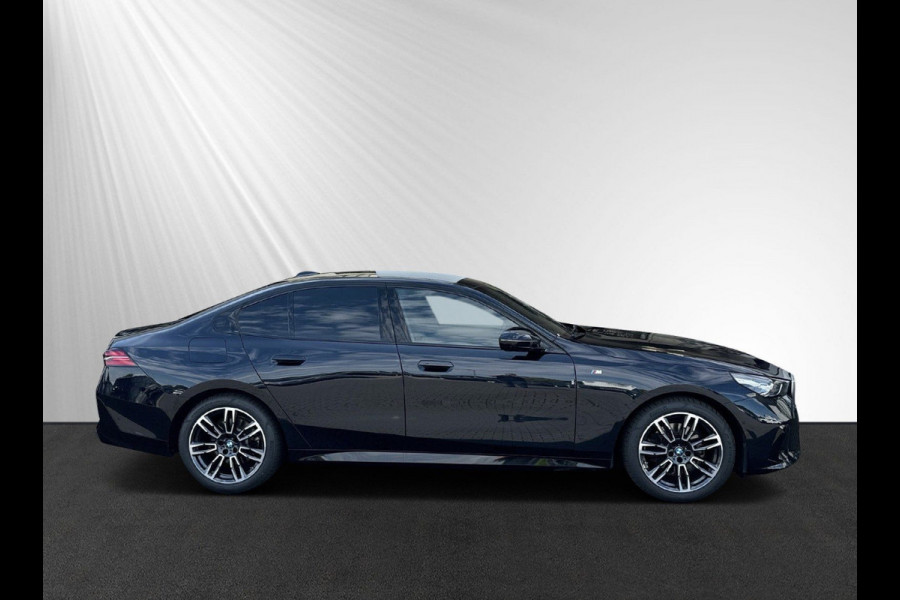 BMW 5 Serie 520i M-SPORT | PANORAMA | H.U.D. | A.C.C. | HARMAN KARDON | FABRIEKSGARANTIE!!