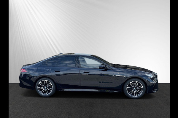 BMW 5 Serie 520i M-SPORT | PANORAMA | H.U.D. | A.C.C. | HARMAN KARDON | FABRIEKSGARANTIE!!