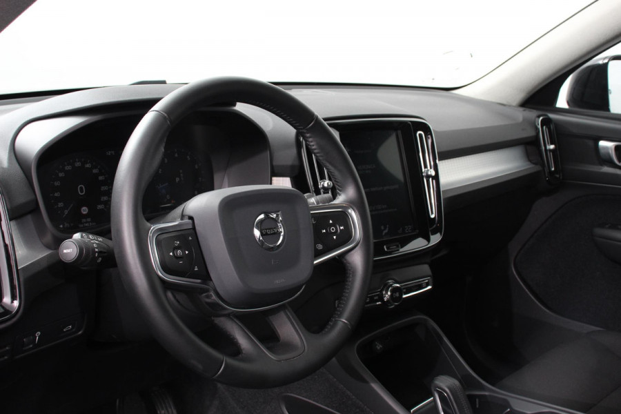 Volvo XC40 1.5 T3 163pk Momentum | Navigatie | Climate Control | Stoelverwarming | Dab | digitale Cockpit