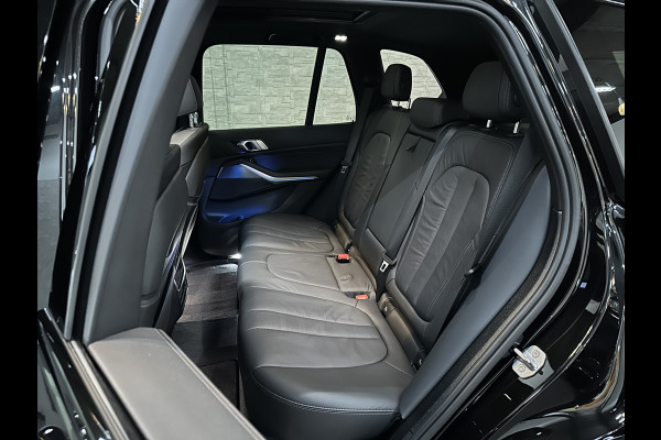 BMW X5 45e M-Sport | 360 View | Panorama | ACC | Head-Up | Comfortstoelen | Keyless-Go | Memory | Stuurwiel verwarmd | Luchtvering | Sfeerverlichting | Standkachel | LED | Carplay | Draadloos Laden |