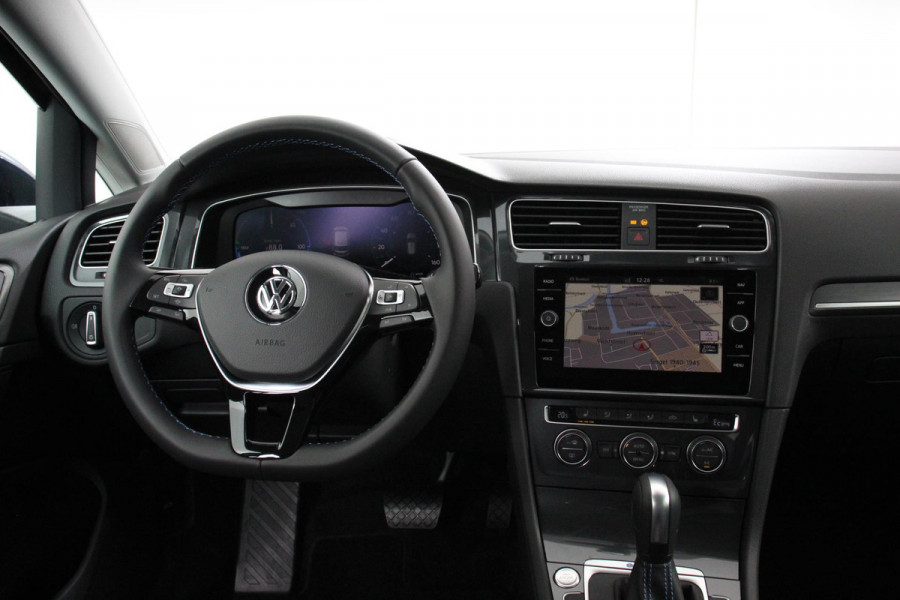 Volkswagen e-Golf e-Golf | € 2000,- subsidie mogelijk particulier! | Navigatie | Climate Control | Virtuele Cockpit | Full Led | Camera | Cruise control adaptief | Parkeer sensoren | Lichtmetalen Velgen |