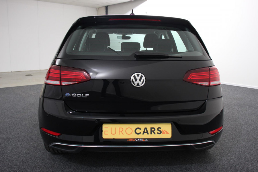 Volkswagen e-Golf e-Golf | € 2000,- subsidie mogelijk particulier! | Navigatie | Climate Control | Virtuele Cockpit | Full Led | Camera | Cruise control adaptief | Parkeer sensoren | Lichtmetalen Velgen |