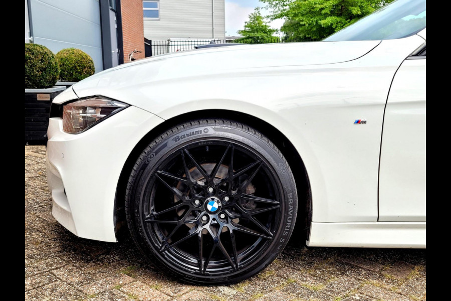 BMW 3 Serie Touring 320i M-Sport, Camera, Alcantara, LED (Dealer-onderhouden)