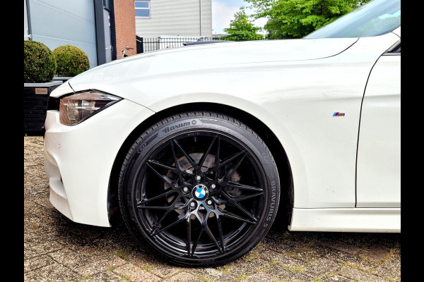 BMW 3 Serie Touring 320i M-Sport, Camera, Alcantara, LED (Dealer-onderhouden)