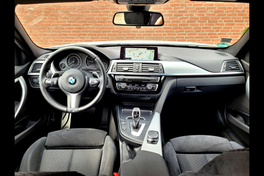 BMW 3 Serie Touring 320i M-Sport, Camera, Alcantara, LED (Dealer-onderhouden)