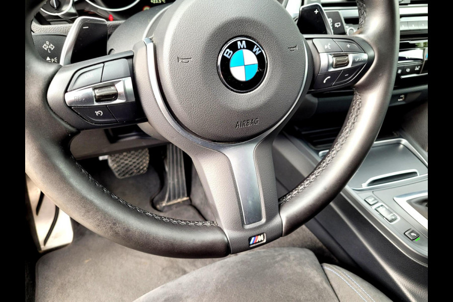 BMW 3 Serie Touring 320i M-Sport, Camera, Alcantara, LED (Dealer-onderhouden)