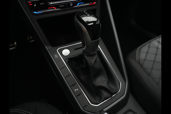 Volkswagen Polo 1.0 TSI 95 7DSG R-Line Business+ | 'App-Connect' draadloze smartphone integratie | Achterlichten LED, luxe uitgevoerd incl. dynamische knipperlichten | Afstandscontrolesysteem (Front Assist)