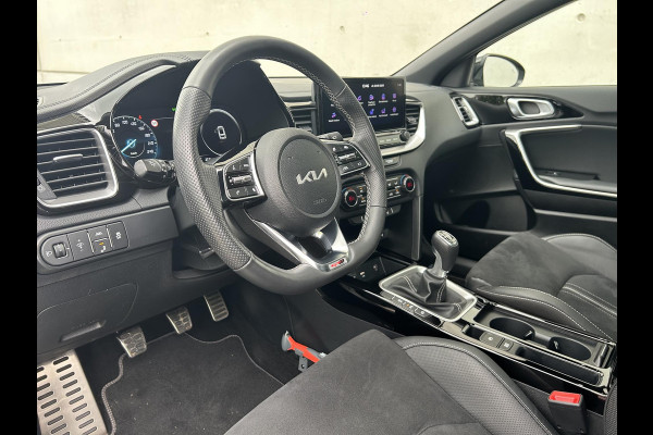 Kia Ceed 1.5 T-GDi GT-PlusLine | Panoramadak | Camera | Navi | Stuur-/Stoelverwarming | Leder/Alcantara | 17" Velgen | Clima | Apple CarPlay/Android Auto | Key-Less | PDC | Cruise | LED |