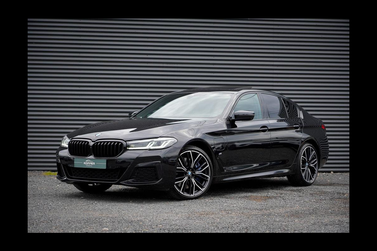 BMW 5 Serie 545e xDrive High Executive BTW / NL Auto / Dak / M-Pakket / 20''