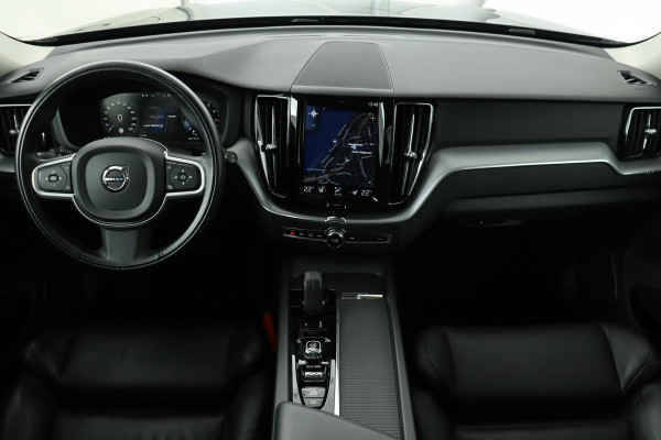 Volvo XC60 2.0 B5 Momentum Pro | Leder | Camera | Trekhaak | Stoel & Stuurverwarming | Memory | Comfortstoelen | Carplay