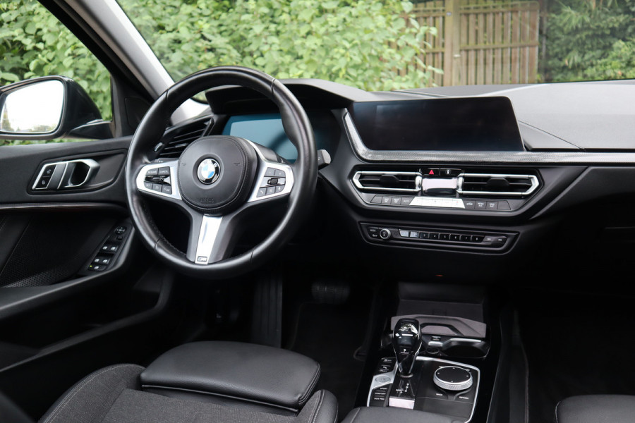 BMW 1-serie 118i Business Edition | Automaat | Pano | Virtual | M-stuurwiel |