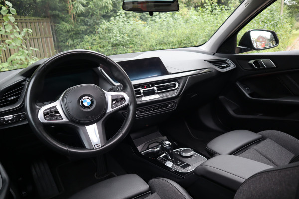 BMW 1-serie 118i Business Edition | Automaat | Pano | Virtual | M-stuurwiel |