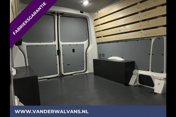 Volkswagen Transporter 2.0 TDI **BPM VRIJ voor de Ondernemer** L2H1 Fabrieksgarantie Euro6 Airco | Apple Carplay | Trekhaak Cruisecontrol, Android Auto, Parkeersensoren, Sidebars, Bijrijdersbank