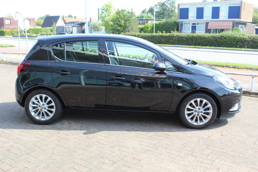 Opel Corsa 1.0-90pk Turbo 'Online Edition'. Erg nette en goed onderhouden Opel Corsa 1.0-90pk Turbo 5drs.. Volautm. airco, cruise control, navigatie, trekhaak afneembare kogel, metallic lak, parkeersensoren v+a, LM wielen, telefoonvoorb., 5 deuren etc.