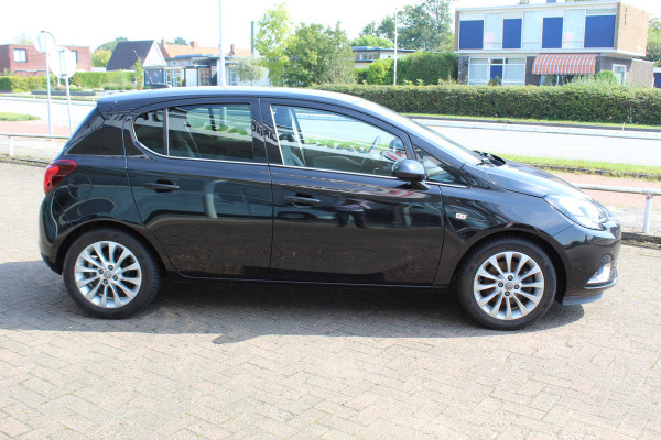 Opel Corsa 1.0-90pk Turbo 'Online Edition'. Erg nette en goed onderhouden Opel Corsa 1.0-90pk Turbo 5drs.. Volautm. airco, cruise control, navigatie, trekhaak afneembare kogel, metallic lak, parkeersensoren v+a, LM wielen, telefoonvoorb., 5 deuren etc.