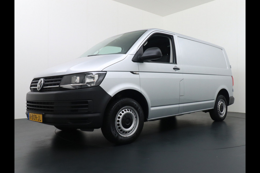 Volkswagen Transporter 2.0TDI 150PK Airco Navi Discovery Media 3 Pers. Bluetooth Cruise Control Multimedia Trekhaak Elec. ramen en Spiegels Betonplex-v Schuifdeur EURO 6 Y