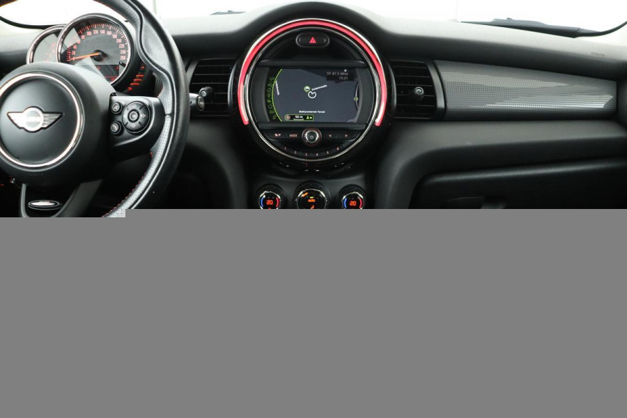 MINI Cooper 1.5 Business | 51.000km NAP | Climate control | PDC | Navigatie | Bluetooth | Cruise control