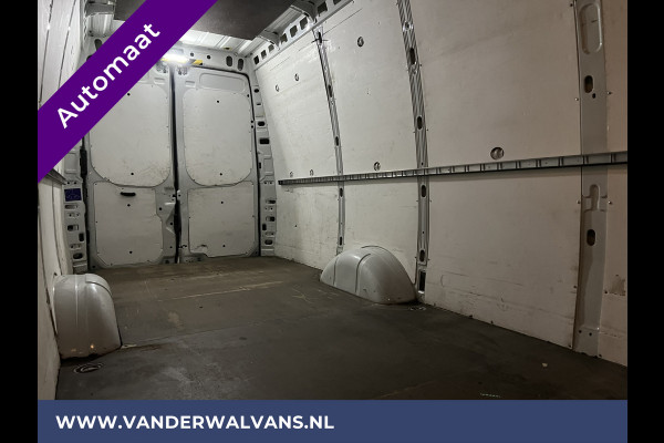 Iveco Daily 35S16V 160pk Automaat 3500kg Trekhaak L3H2 Euro6 Airco | Imperiaal | Parkeersensoren | trap, Bijrijdersbank