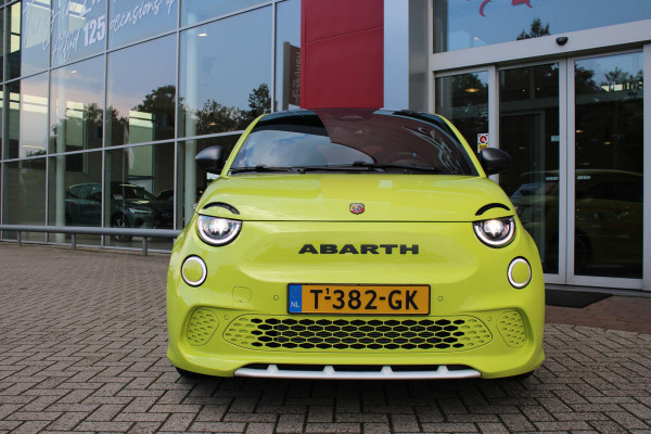 Abarth 500 TURISMO 155PK 42 kWh | PANORAMA DAK | DRAADLOZE APPLE CARPLAY/ANDROID AUTO | NAVIGATIE | ALCANTARA BEKLEDING | 18" LICHTMETALEN VELGEN | STOEL VERWAMING | JBL AUDIO SYSTEM | SPORT PAKKET | ACHTERUITRIJ CAMERA | FULL LED KOPLAMPEN | DODEHOEK BEWAKING | KEYLESS ENTRY/START | 3-FASE | CRUISE CONTROL | DRAADLOZE TELEFOONLADER | DAB+ RADIO |