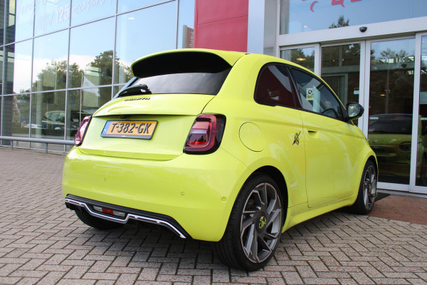 Abarth 500 TURISMO 155PK 42 kWh | PANORAMA DAK | DRAADLOZE APPLE CARPLAY/ANDROID AUTO | NAVIGATIE | ALCANTARA BEKLEDING | 18" LICHTMETALEN VELGEN | STOEL VERWAMING | JBL AUDIO SYSTEM | SPORT PAKKET | ACHTERUITRIJ CAMERA | FULL LED KOPLAMPEN | DODEHOEK BEWAKING | KEYLESS ENTRY/START | 3-FASE | CRUISE CONTROL | DRAADLOZE TELEFOONLADER | DAB+ RADIO |