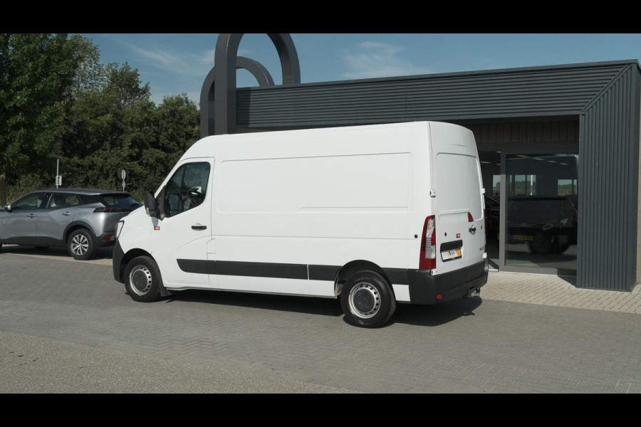 Renault Master T35 2.3 dCi 135 L2H2 Comfort | Trekhaak | Camera | Navigatie | Apple Carplay