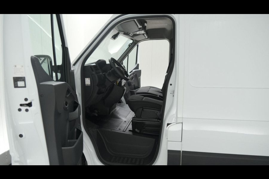 Renault Master T35 2.3 dCi 135 L2H2 Comfort | Trekhaak | Camera | Navigatie | Apple Carplay