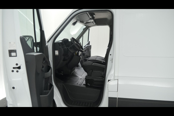 Renault Master T35 2.3 dCi 135 L2H2 Comfort | Trekhaak | Camera | Navigatie | Apple Carplay