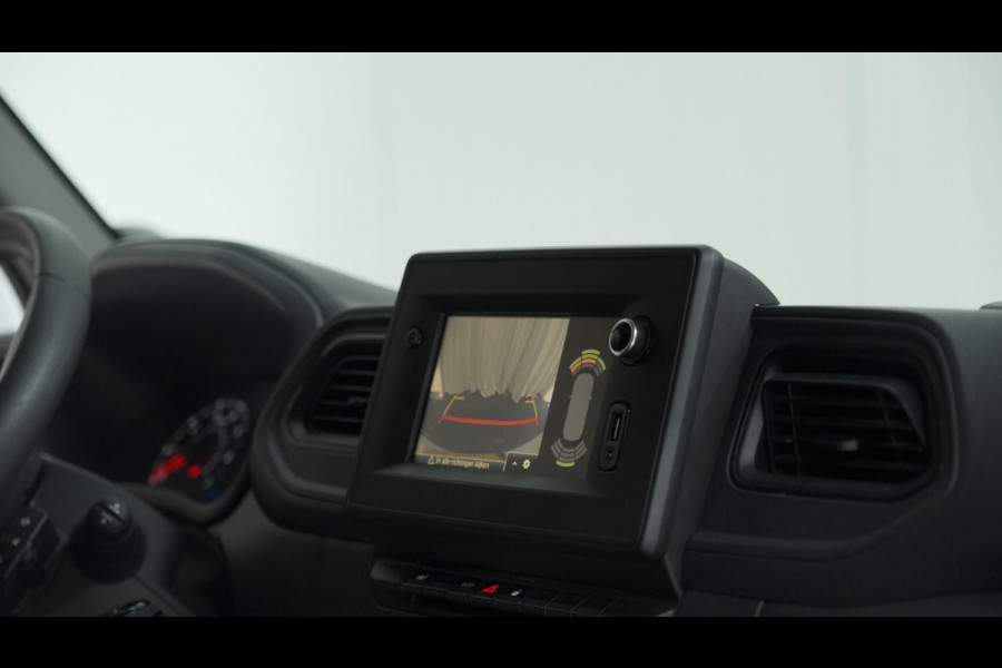 Renault Master T35 2.3 dCi 135 L2H2 Comfort | Trekhaak | Camera | Navigatie | Apple Carplay